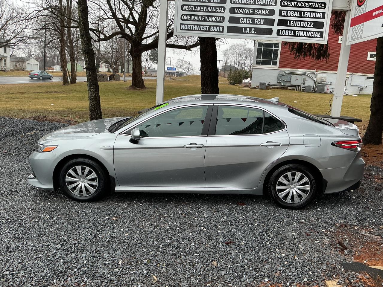 Toyota Camry Hybrid LE CVT (Natl) 2019