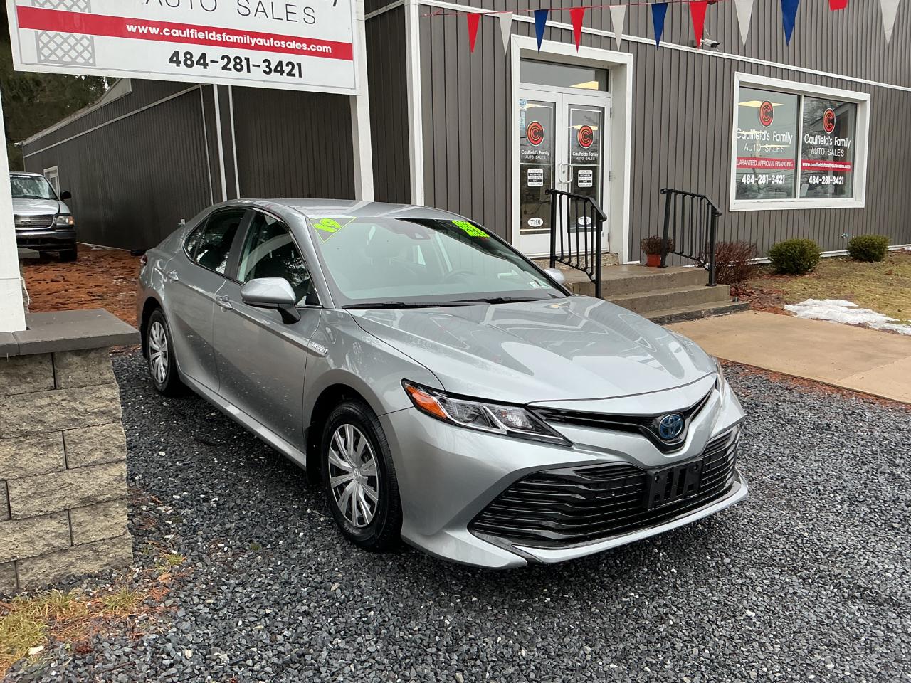 Toyota Camry Hybrid LE CVT (Natl) 2019