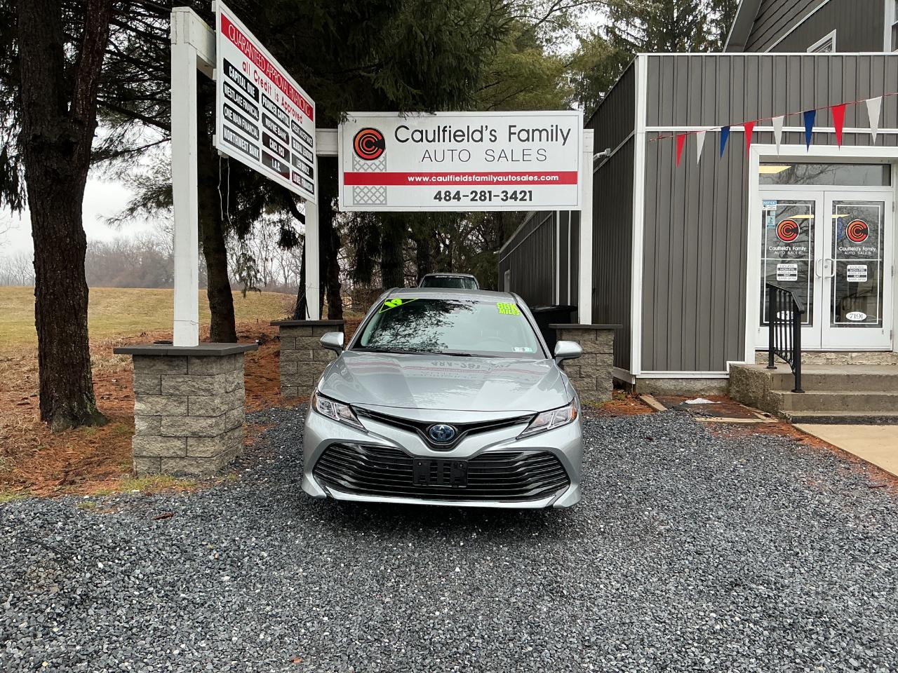 Toyota Camry Hybrid LE CVT (Natl) 2019