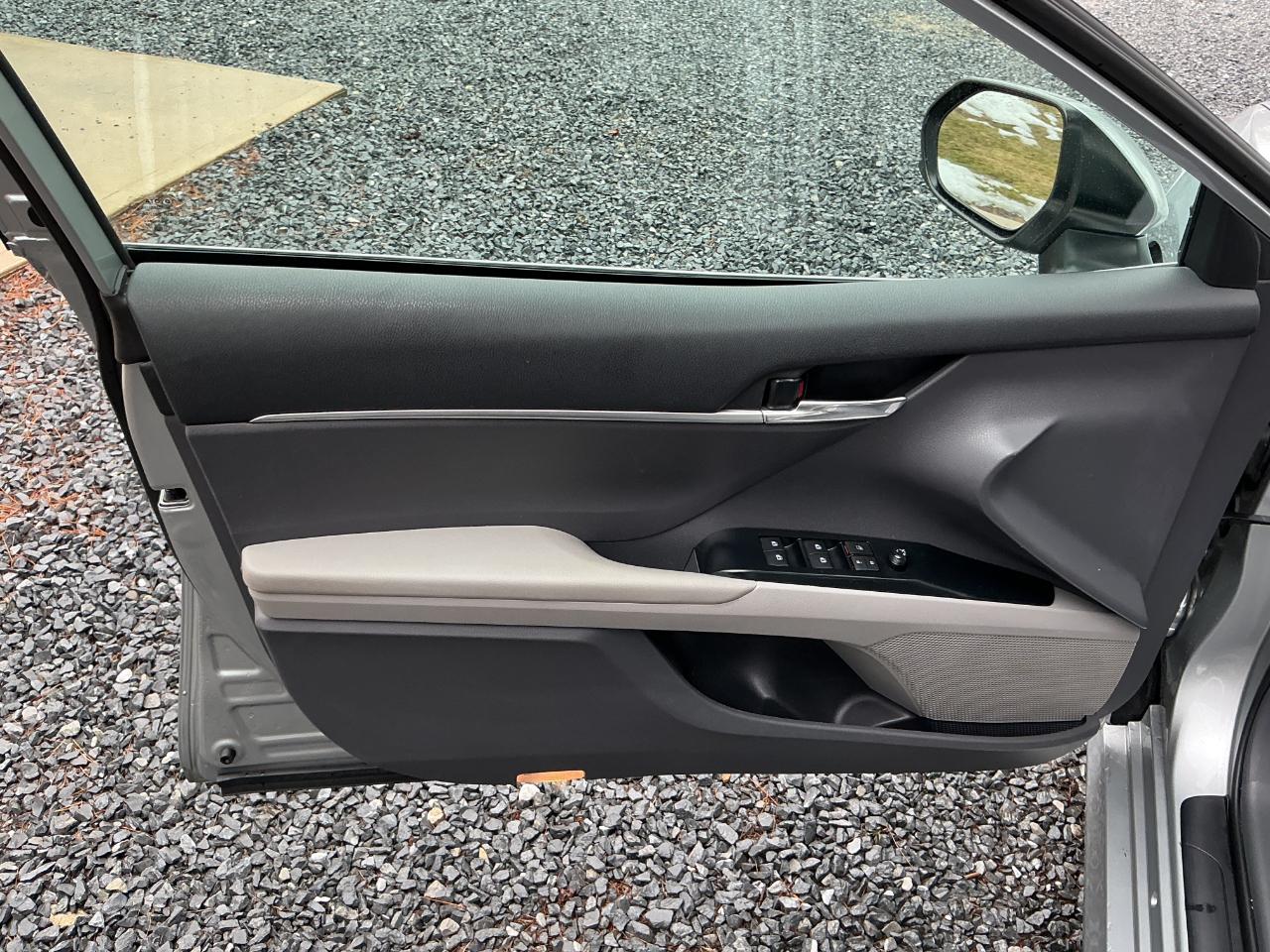 Toyota Camry Hybrid LE CVT (Natl) 2019