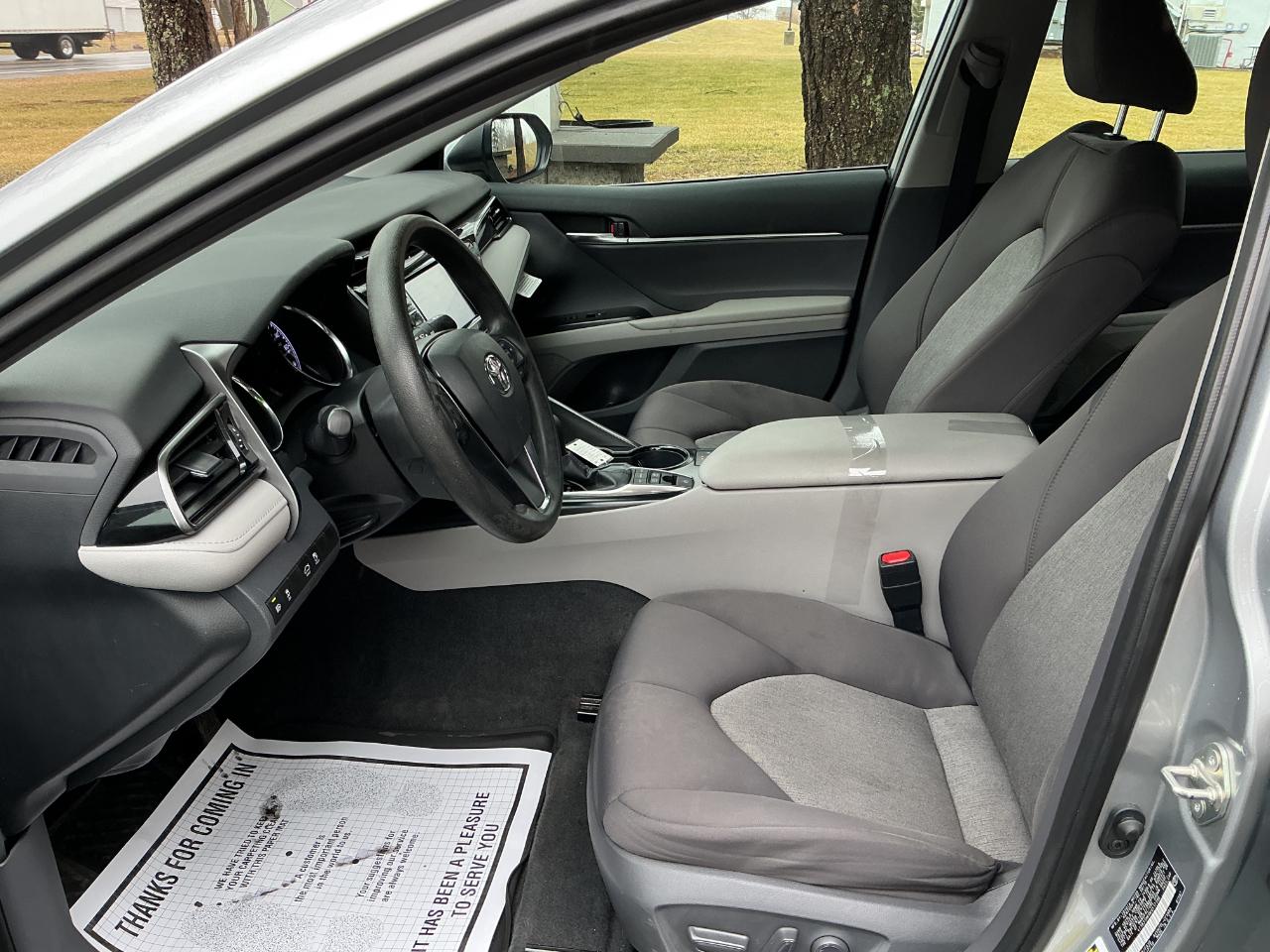 Toyota Camry Hybrid LE CVT (Natl) 2019