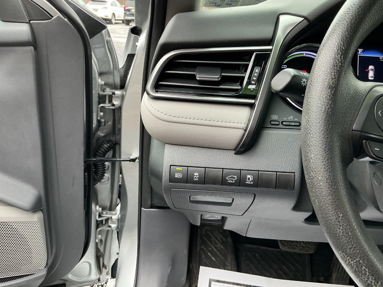 Toyota Camry Hybrid LE CVT (Natl) 2019