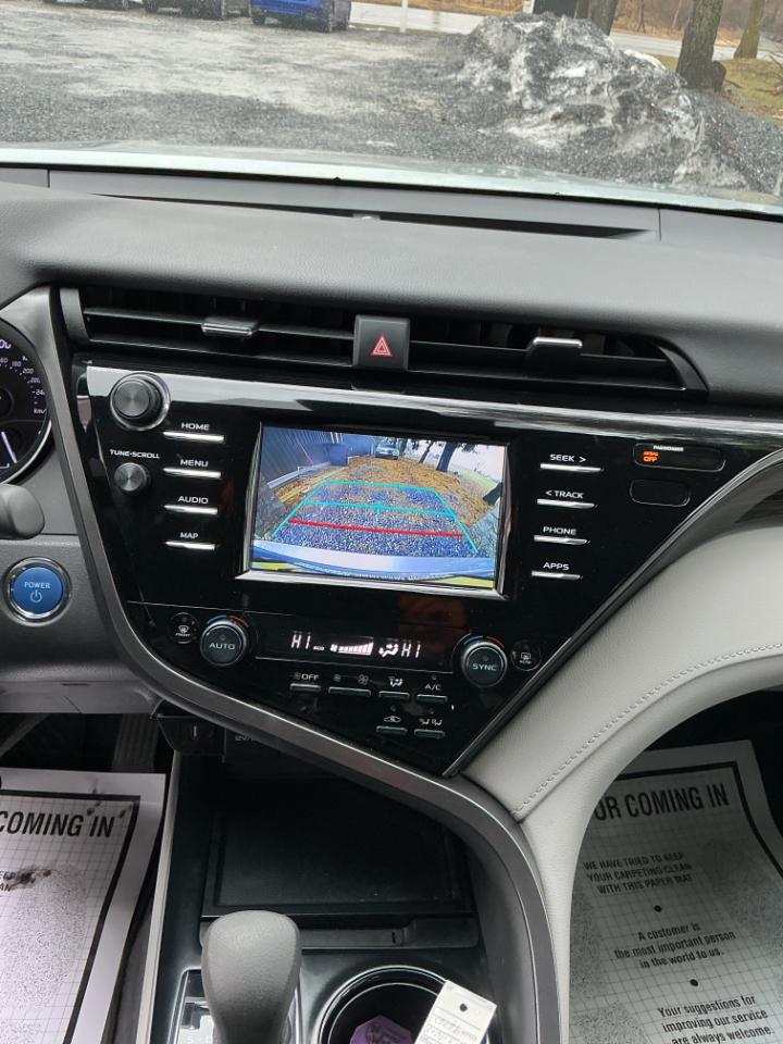 Toyota Camry Hybrid LE CVT (Natl) 2019