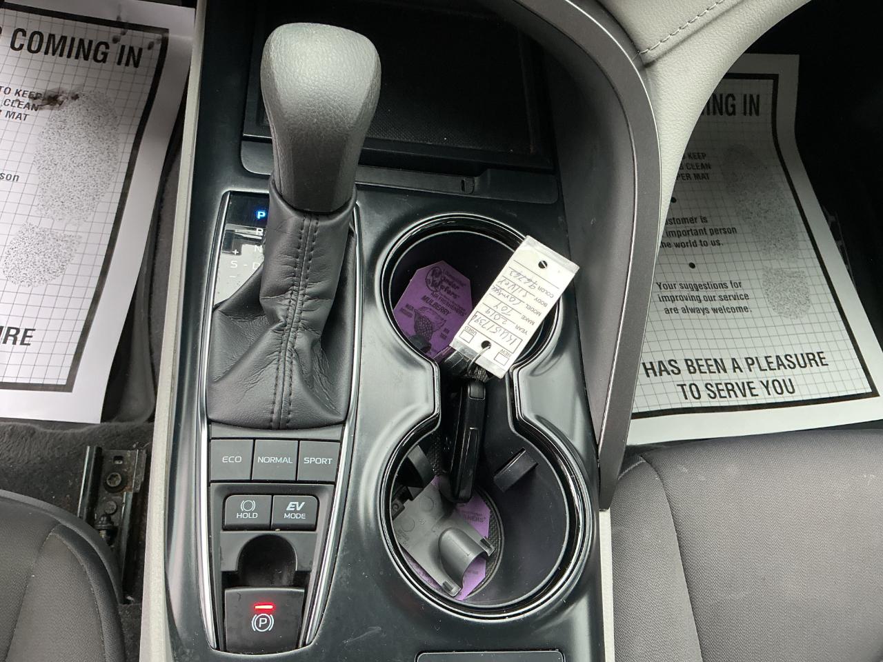 Toyota Camry Hybrid LE CVT (Natl) 2019