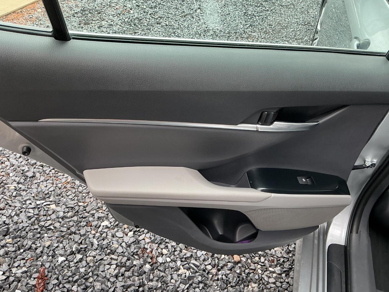 Toyota Camry Hybrid LE CVT (Natl) 2019