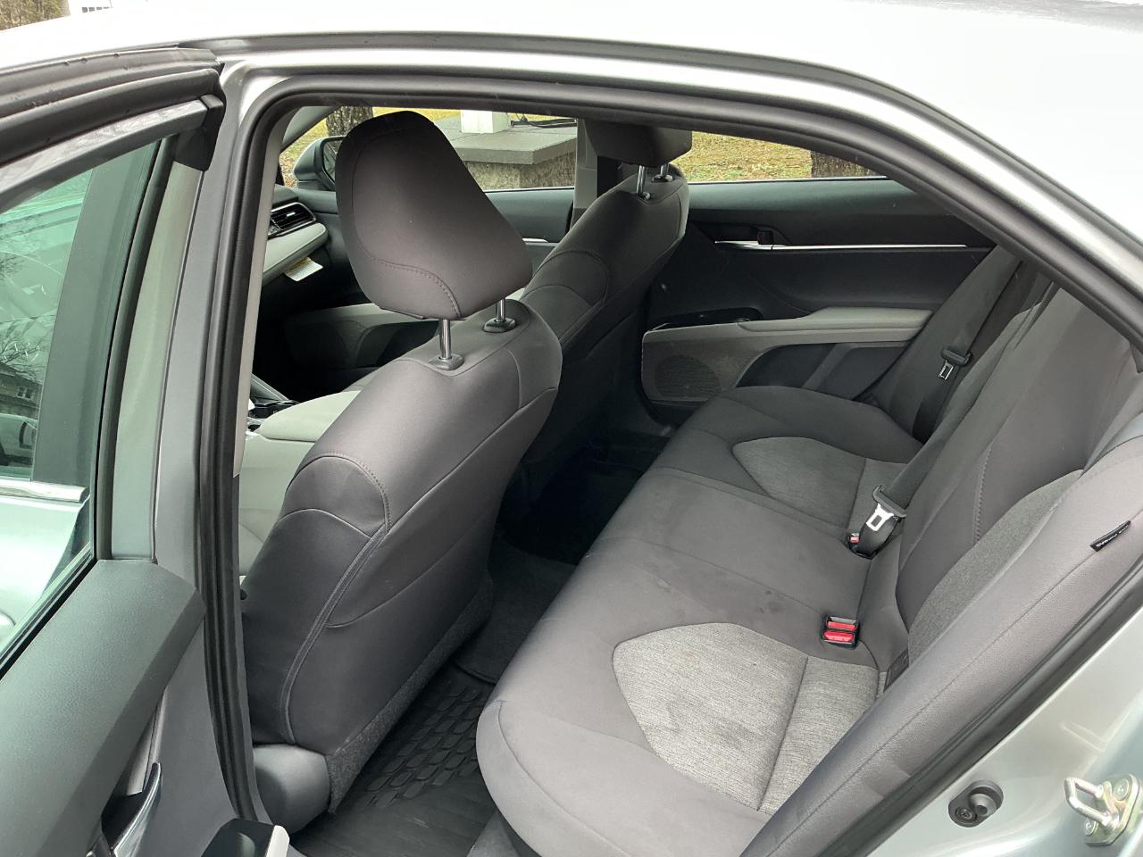 Toyota Camry Hybrid LE CVT (Natl) 2019