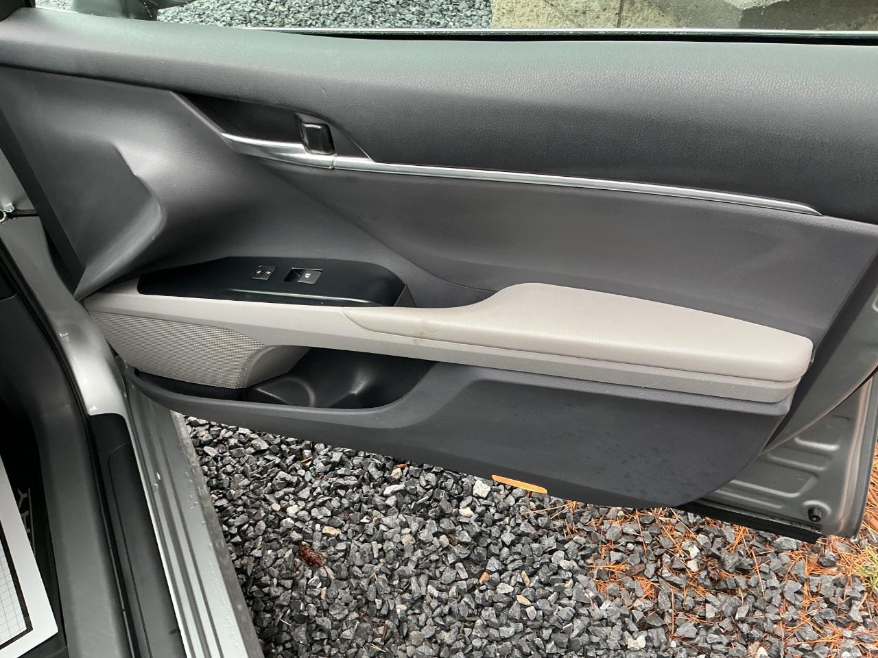 Toyota Camry Hybrid LE CVT (Natl) 2019