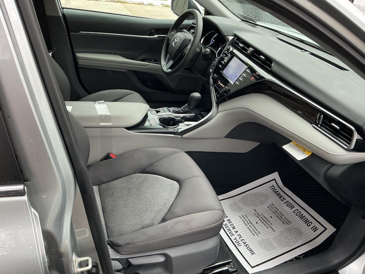 Toyota Camry Hybrid LE CVT (Natl) 2019