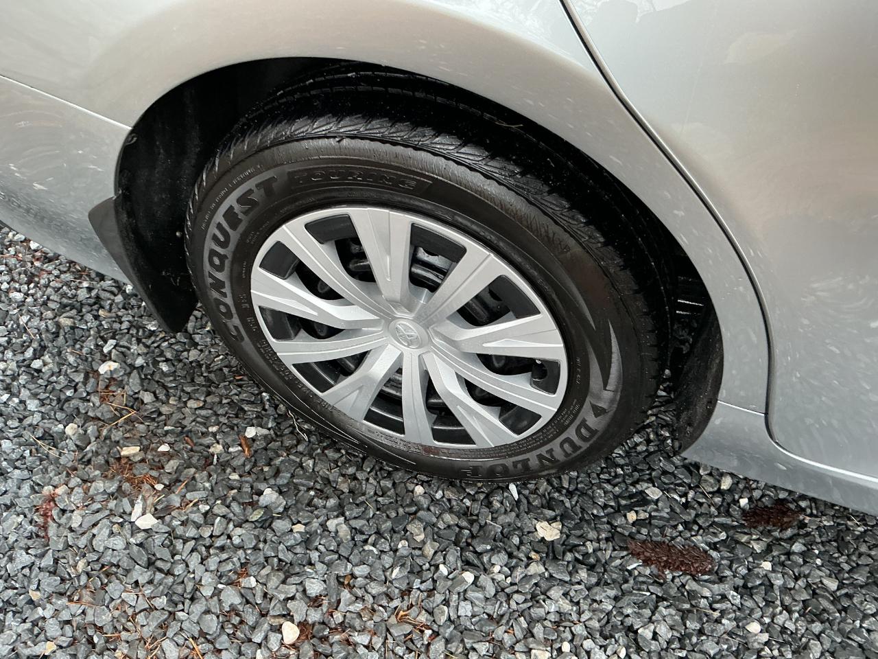 Toyota Camry Hybrid LE CVT (Natl) 2019