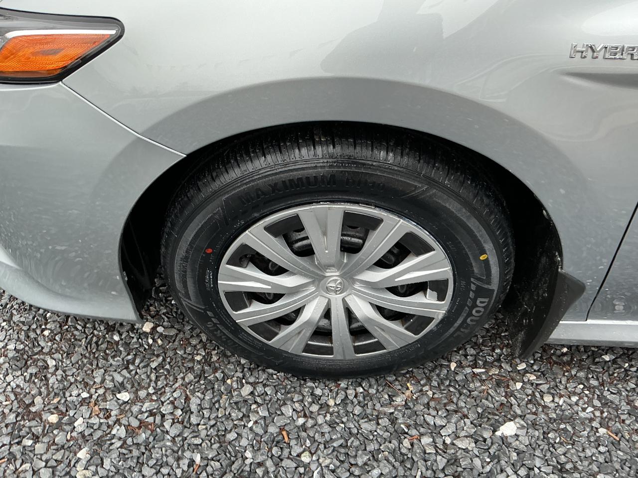 Toyota Camry Hybrid LE CVT (Natl) 2019