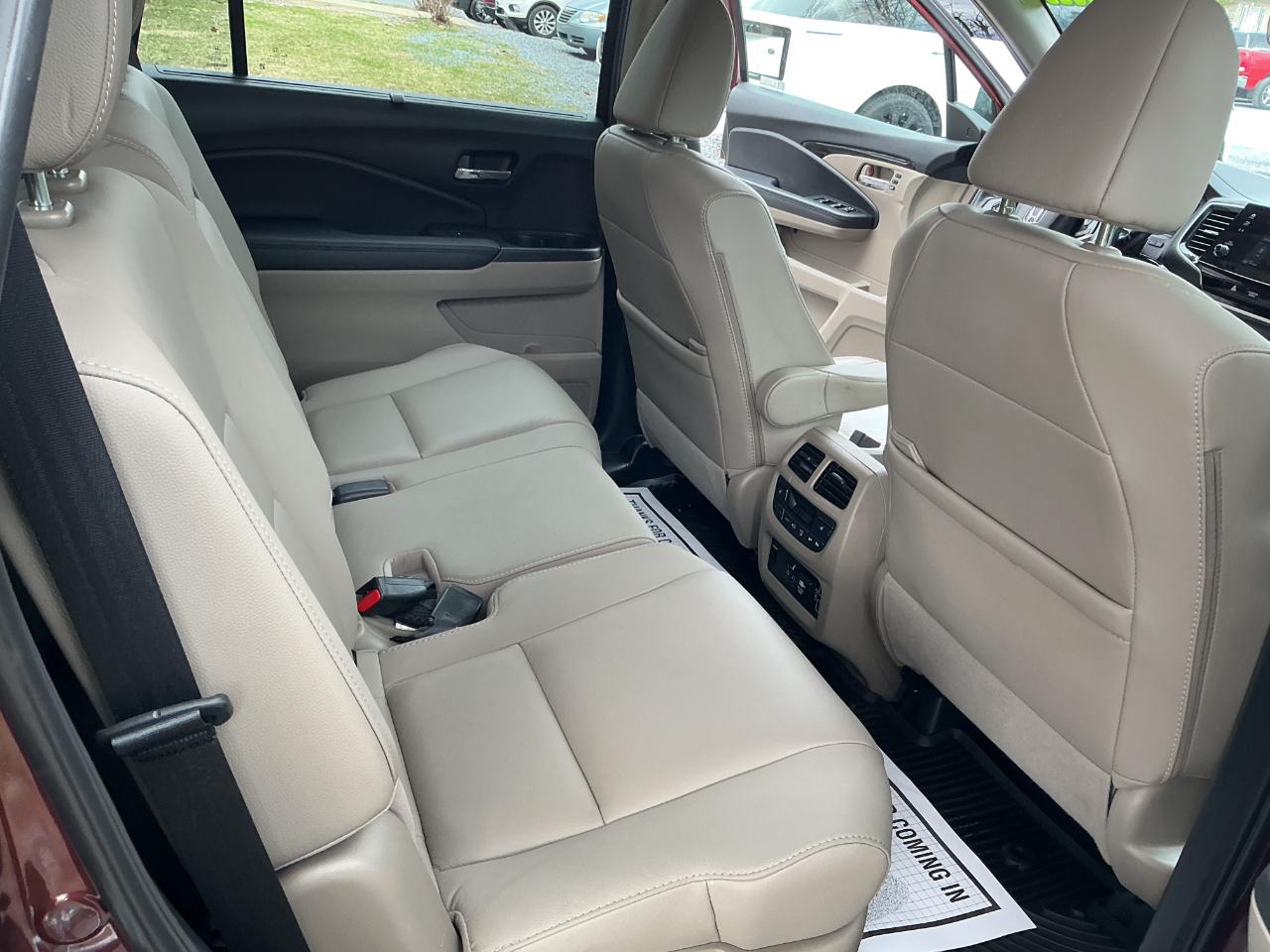 Honda Pilot Touring 8-Passenger AWD 2021