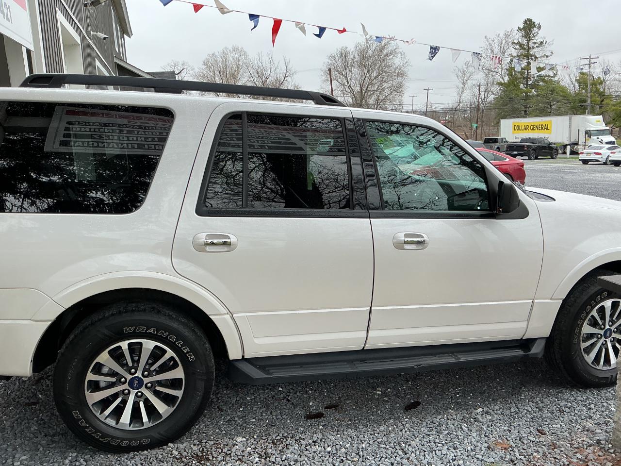 Ford Expedition XLT 4WD 2017