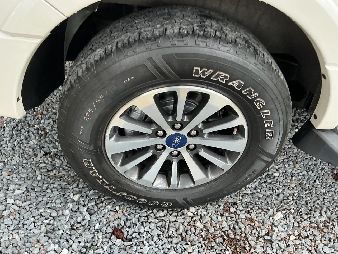 Ford Expedition XLT 4WD 2017