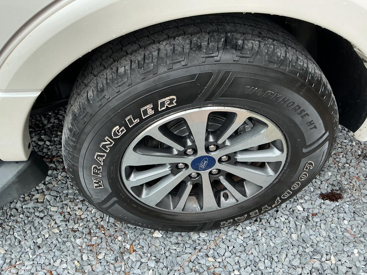 Ford Expedition XLT 4WD 2017