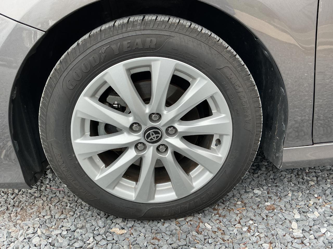 Toyota Camry LE Auto (Natl) 2020