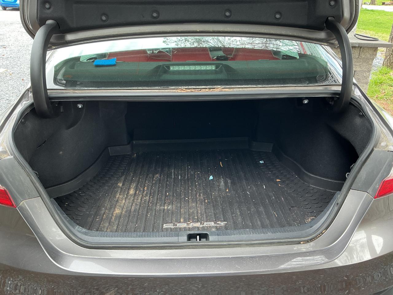 Toyota Camry LE Auto (Natl) 2020