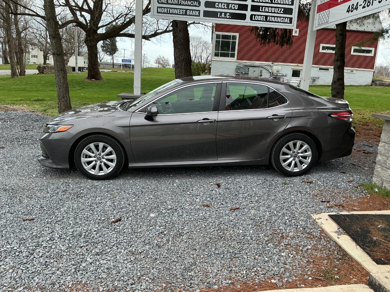 Toyota Camry LE Auto (Natl) 2020