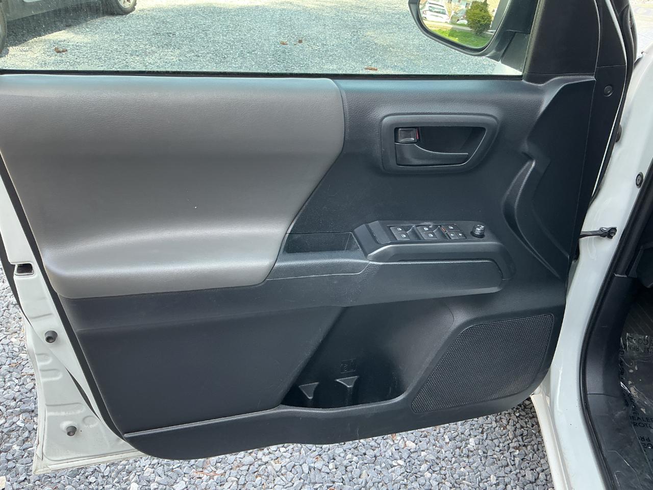 Toyota Tacoma 2WD SR5 Double Cab 5' Bed I4 AT (Natl) 2019