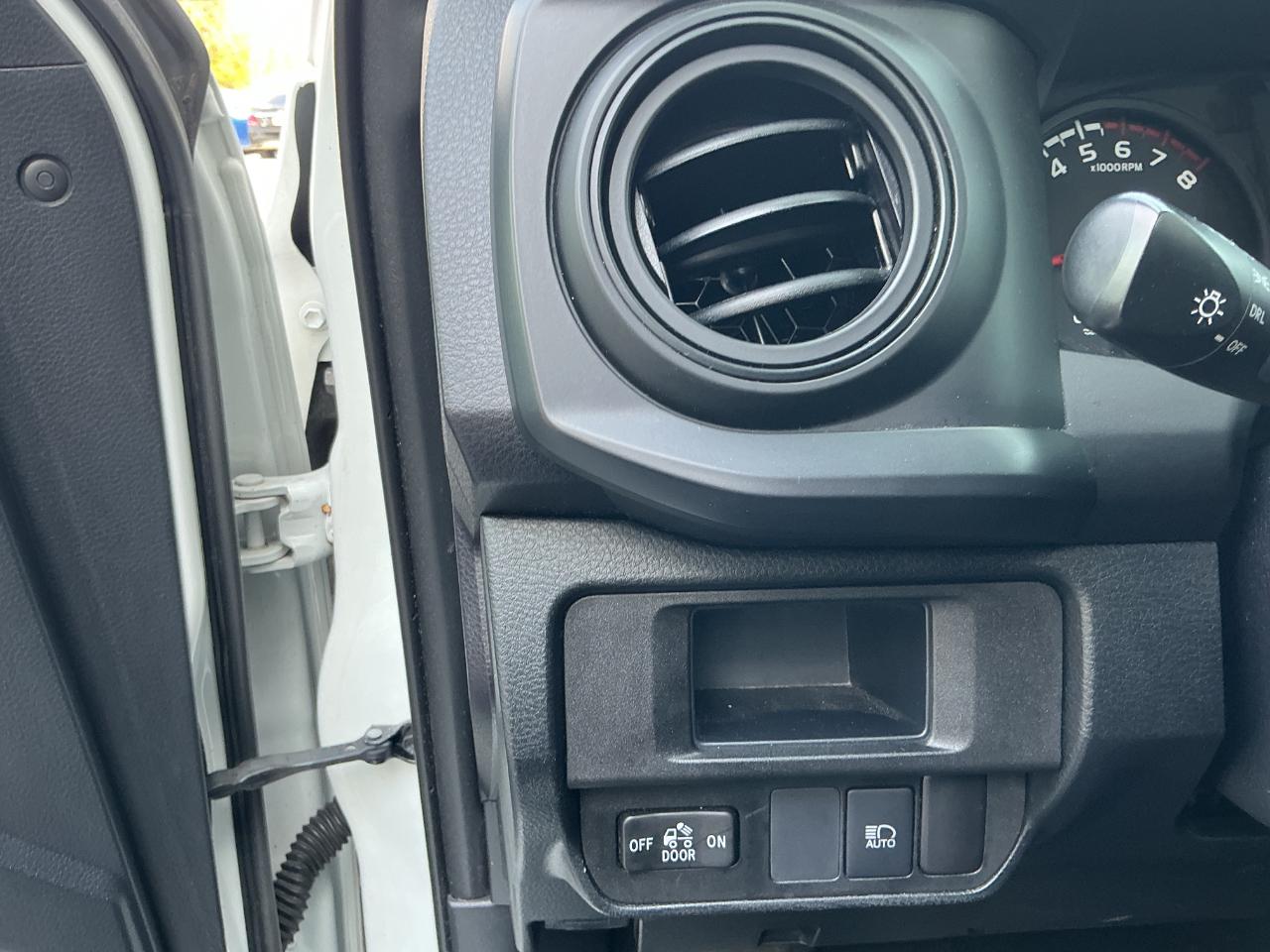 Toyota Tacoma 2WD SR5 Double Cab 5' Bed I4 AT (Natl) 2019