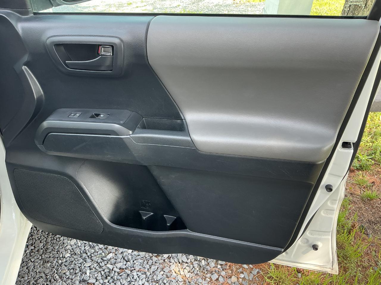 Toyota Tacoma 2WD SR5 Double Cab 5' Bed I4 AT (Natl) 2019