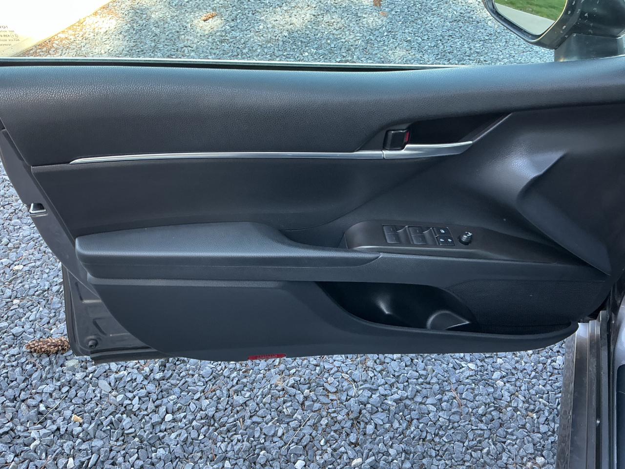 2021 Toyota Camry LE - Photo 9