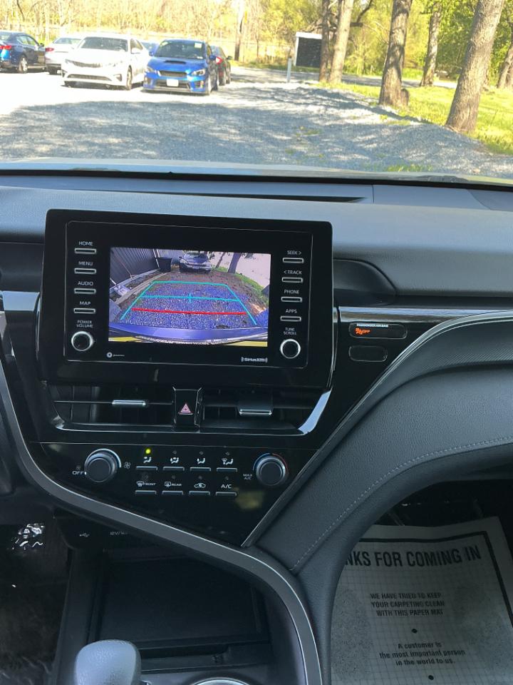 2021 Toyota Camry LE - Photo 14