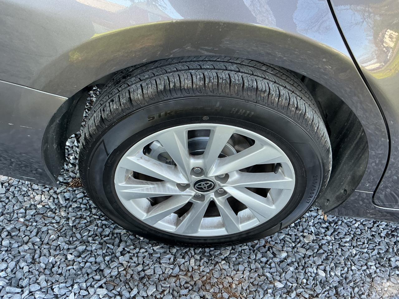 2021 Toyota Camry LE - Photo 24