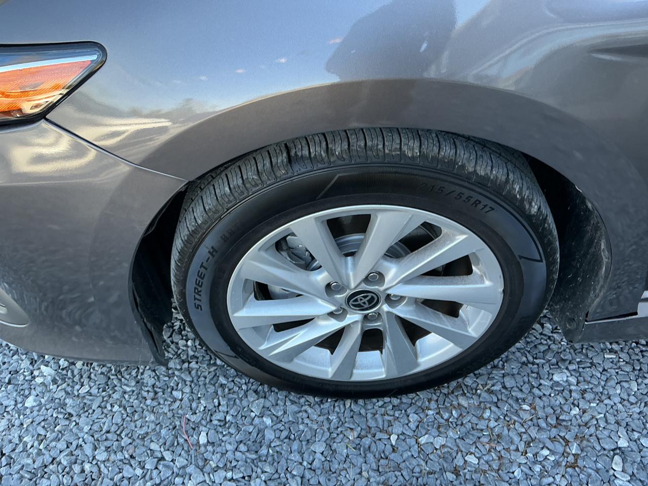 2021 Toyota Camry LE - Photo 26