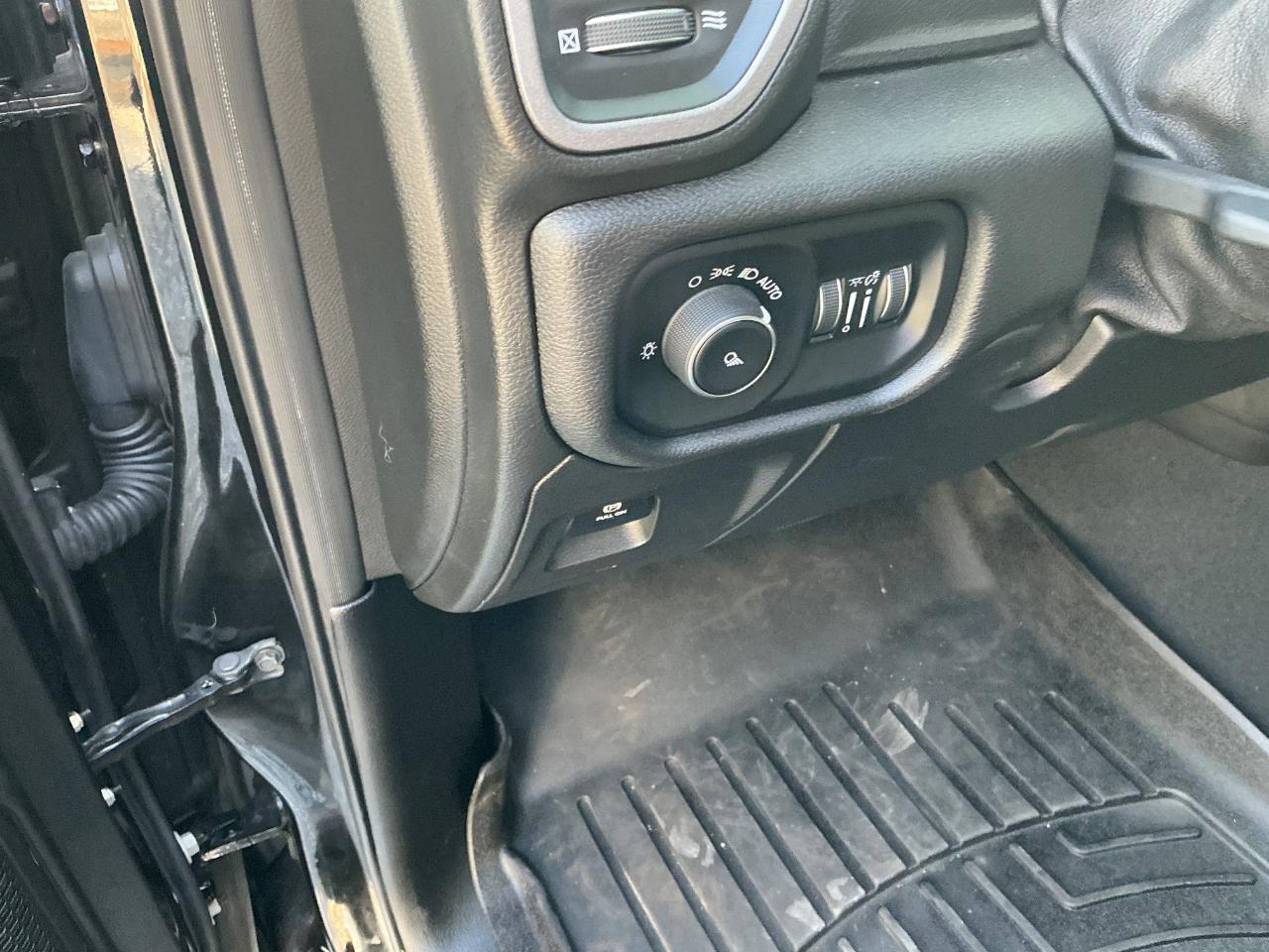 RAM 1500 Tradesman 4x4 Crew Cab 5'7" Box 2019