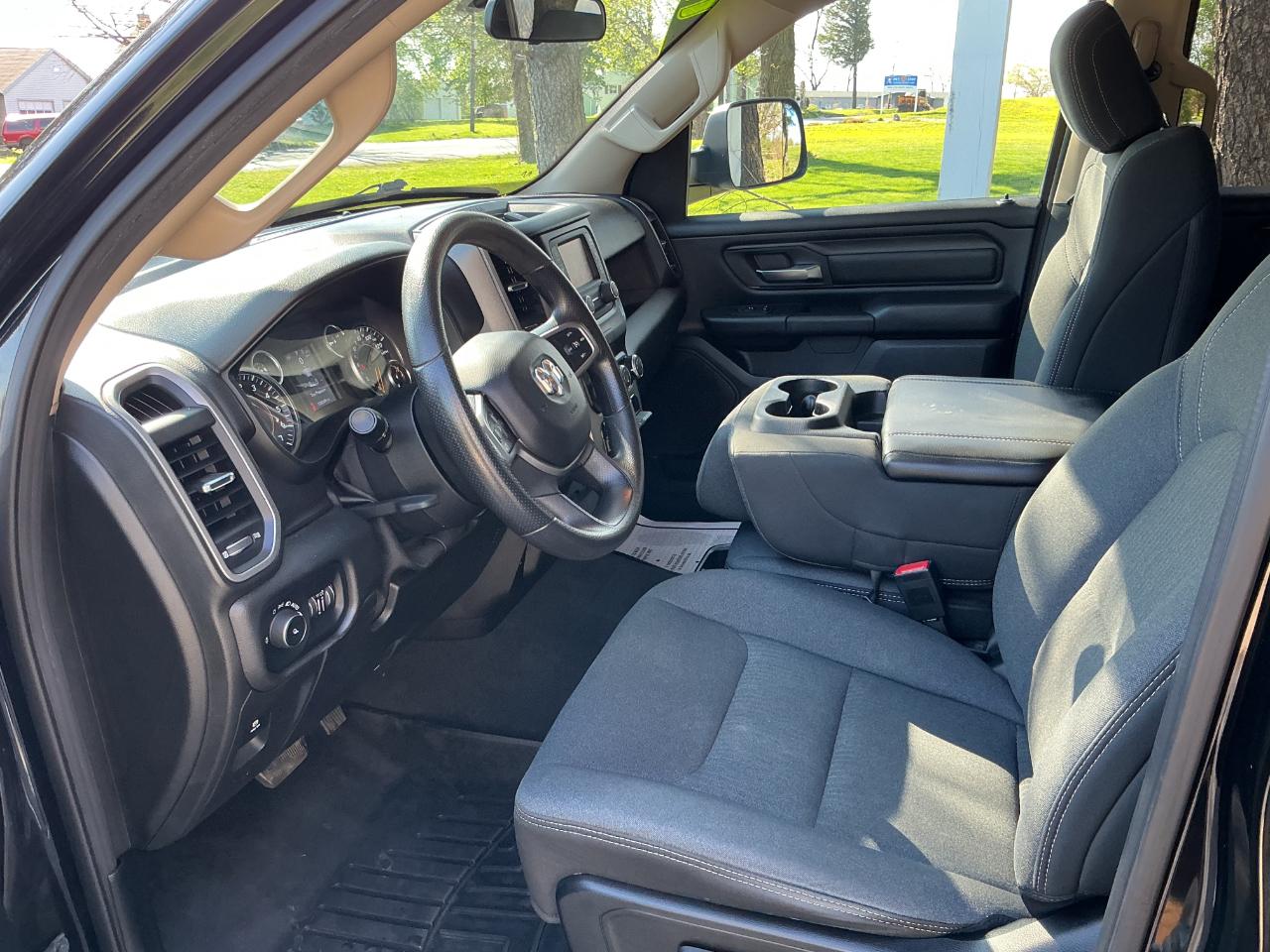 RAM 1500 Tradesman 4x4 Crew Cab 5'7" Box 2019
