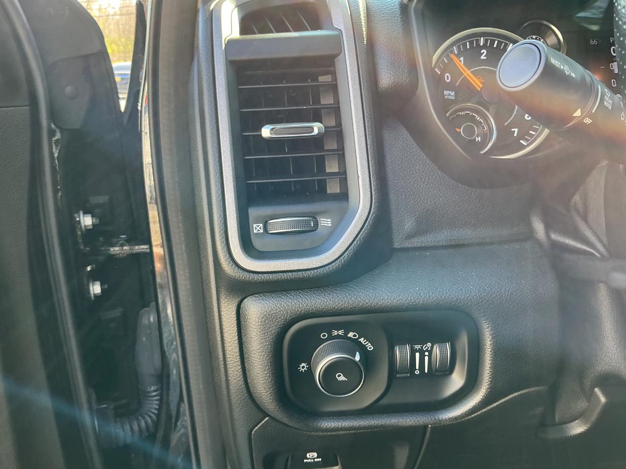 RAM 1500 Tradesman 4x4 Crew Cab 5'7" Box 2019