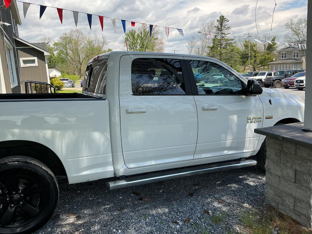 RAM 1500 4WD Crew Cab 149" Sport 2017