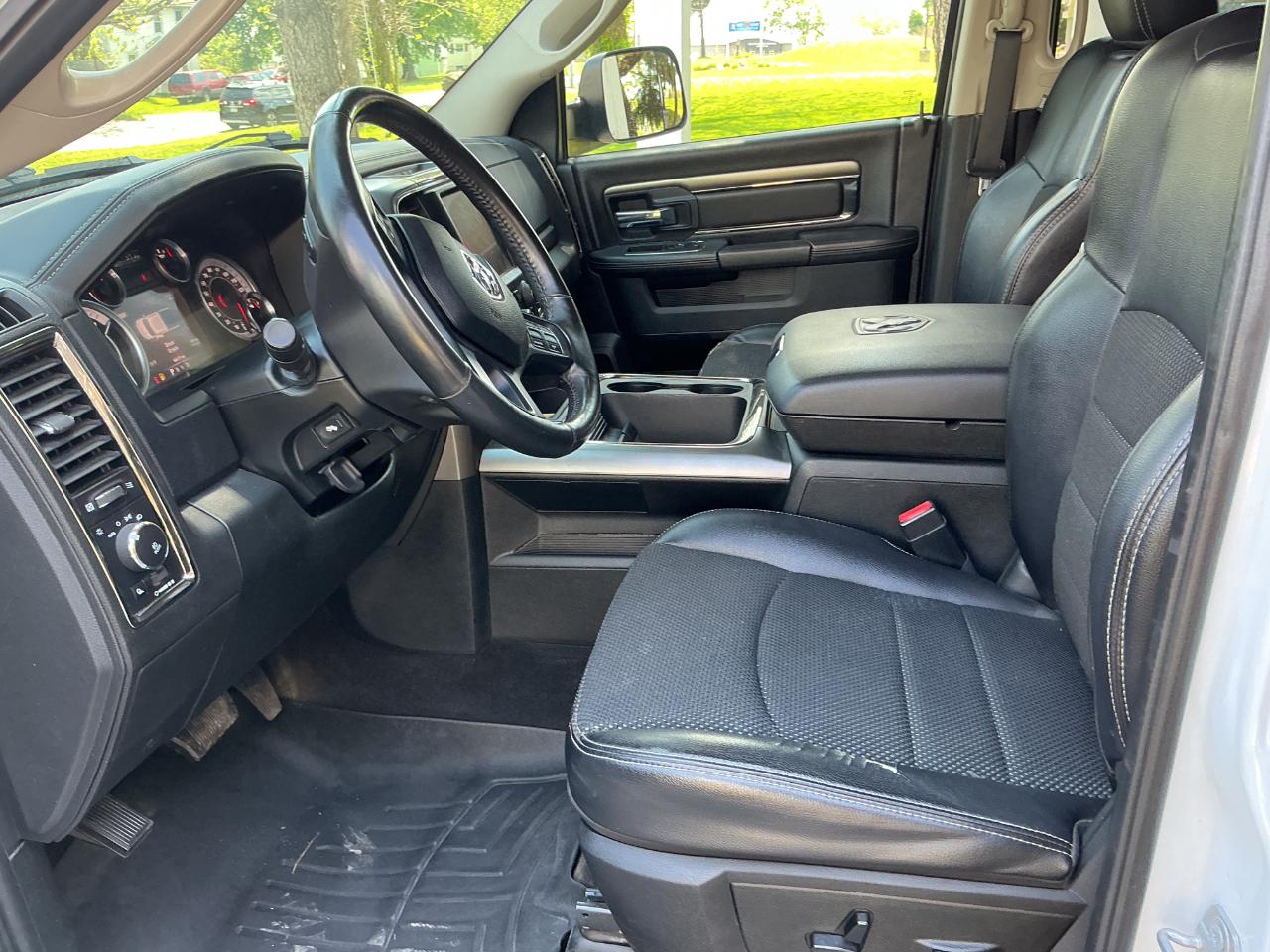 RAM 1500 4WD Crew Cab 149" Sport 2017