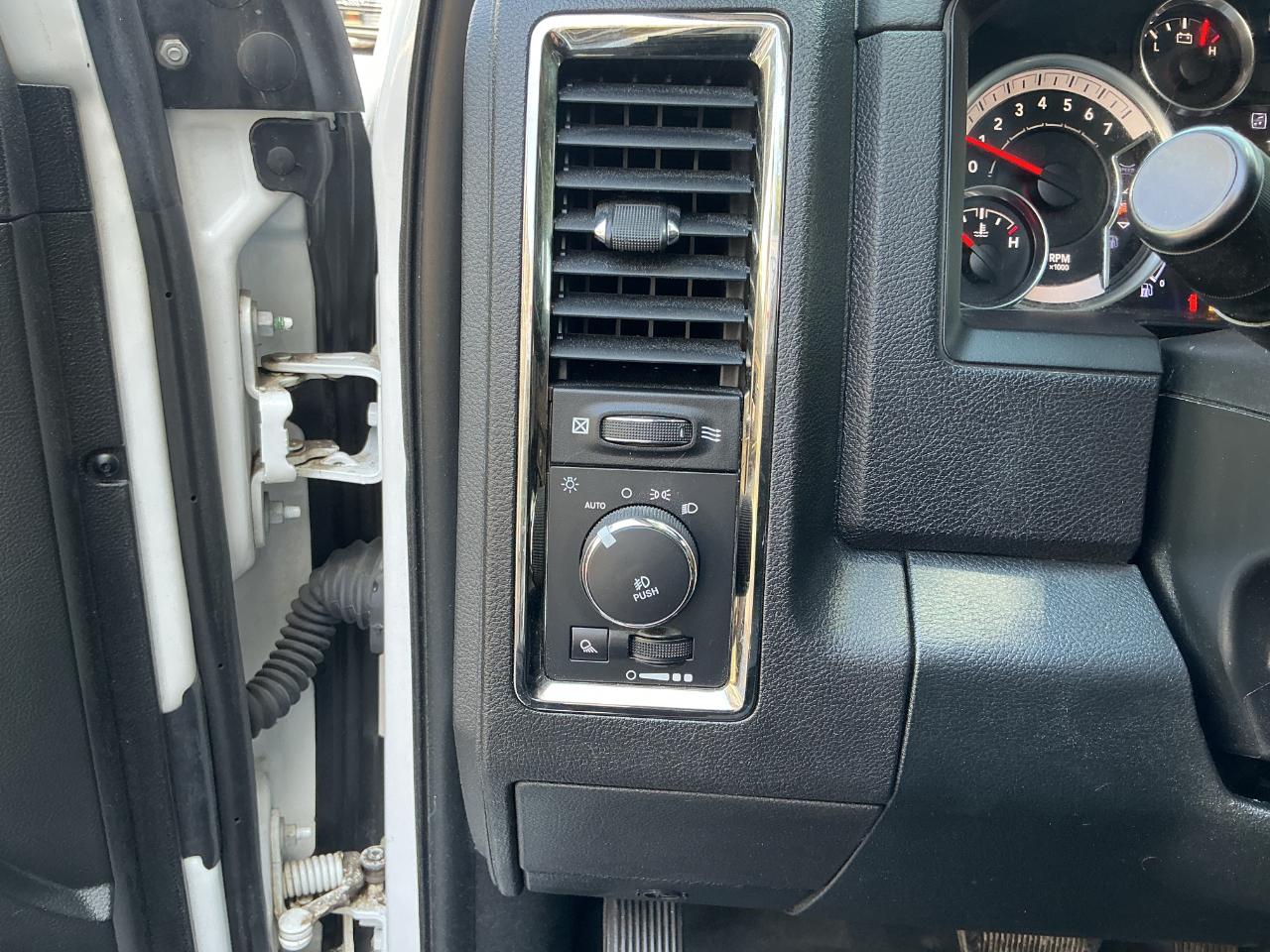 RAM 1500 4WD Crew Cab 149" Sport 2017
