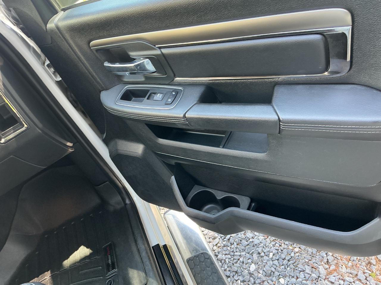 RAM 1500 4WD Crew Cab 149" Sport 2017