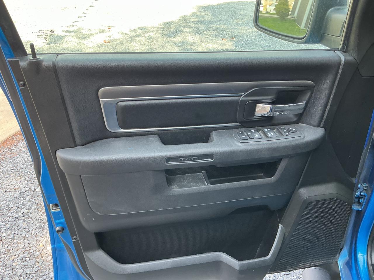 RAM 1500 Classic Warlock 4x4 Crew Cab 5'7" Box 2021