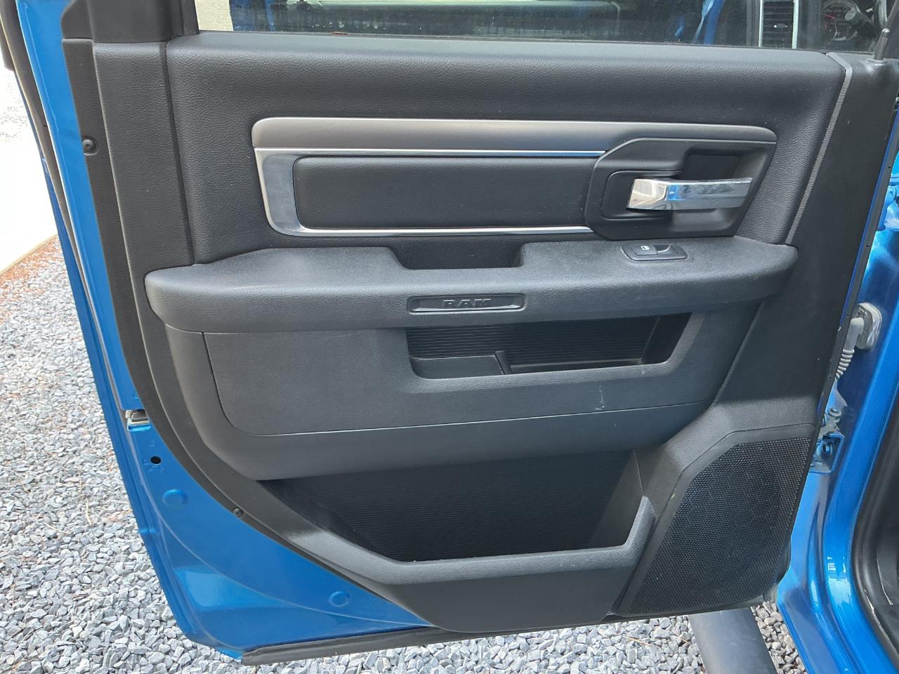 RAM 1500 Classic Warlock 4x4 Crew Cab 5'7" Box 2021