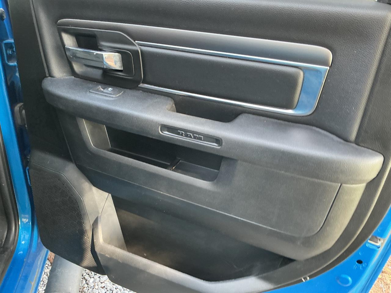 RAM 1500 Classic Warlock 4x4 Crew Cab 5'7" Box 2021