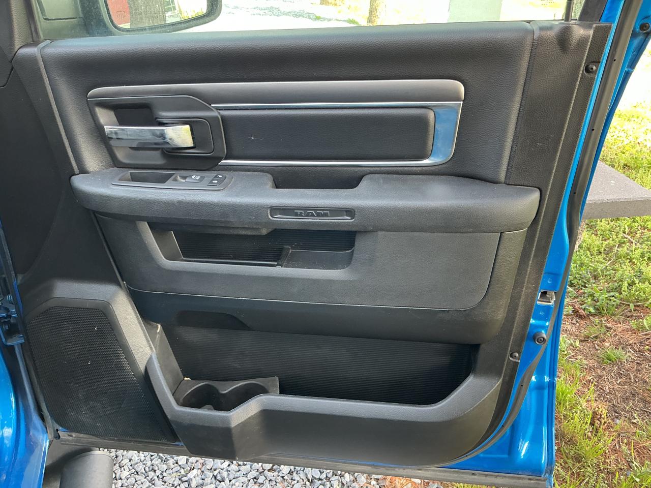 RAM 1500 Classic Warlock 4x4 Crew Cab 5'7" Box 2021