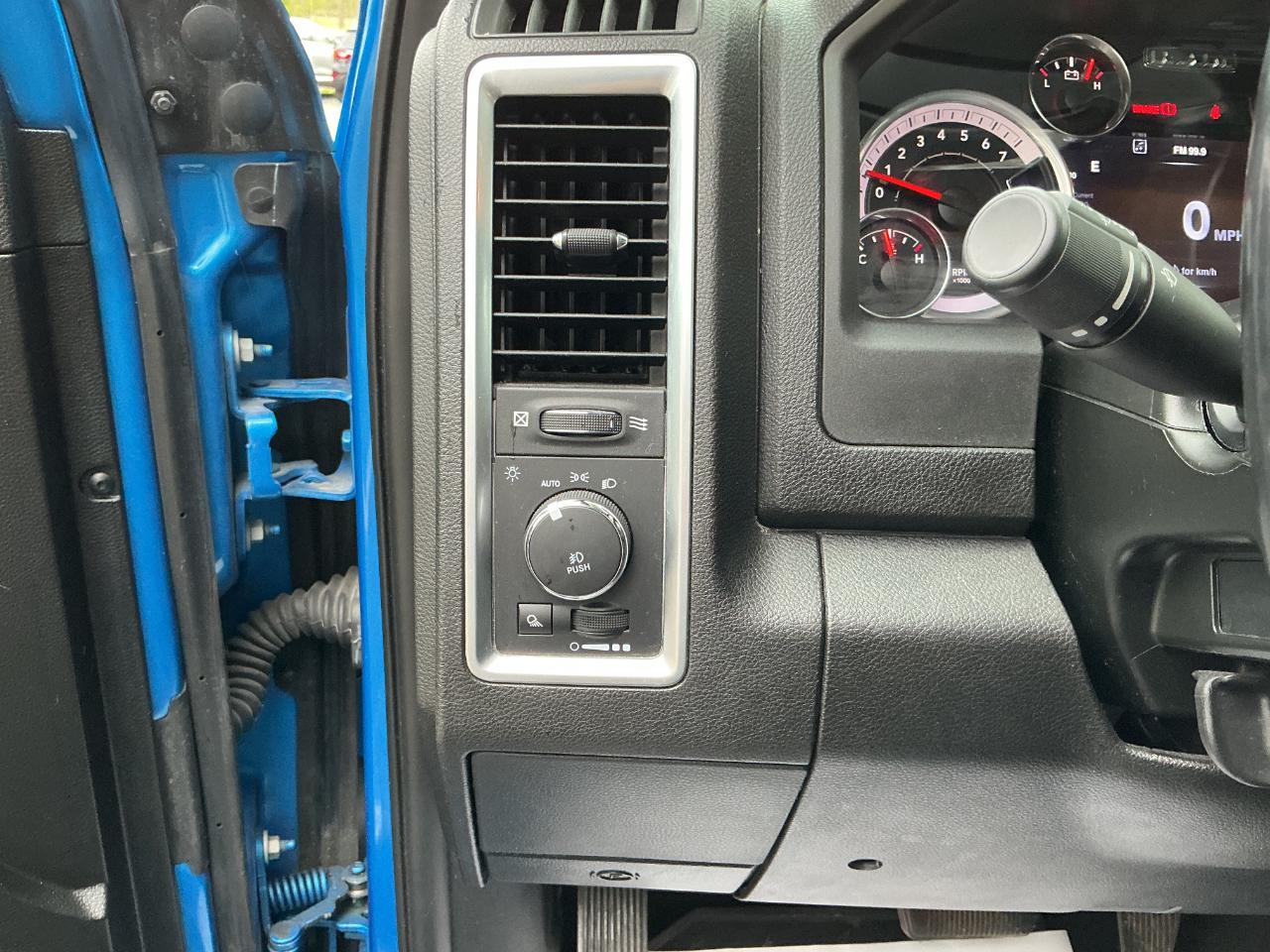 RAM 1500 Classic Warlock 4x4 Crew Cab 5'7" Box 2021