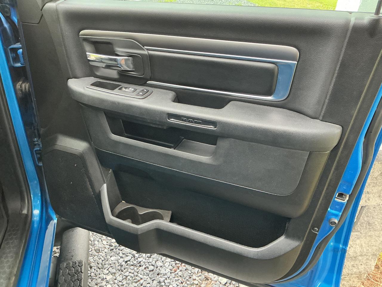 RAM 1500 Classic Warlock 4x4 Crew Cab 5'7" Box 2021