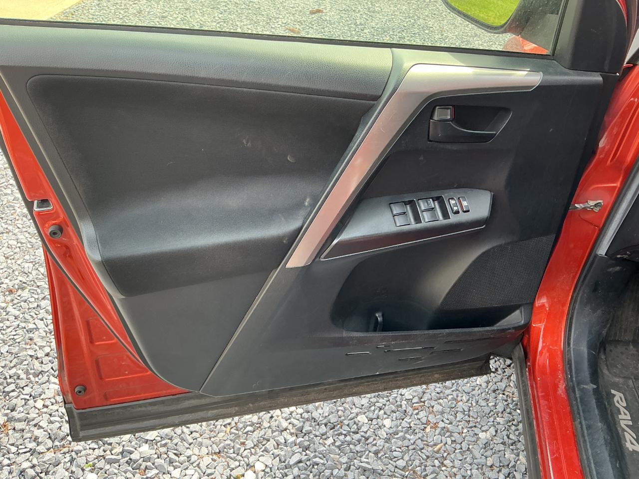 Toyota RAV4 AWD 4dr LE (Natl) 2016
