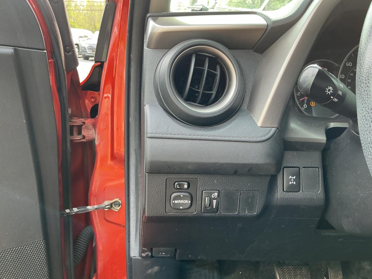 Toyota RAV4 AWD 4dr LE (Natl) 2016