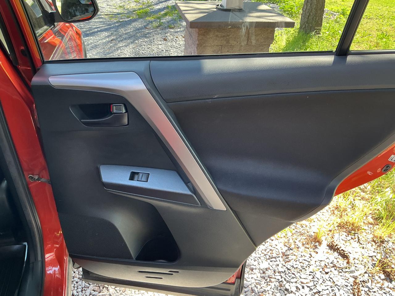 Toyota RAV4 AWD 4dr LE (Natl) 2016