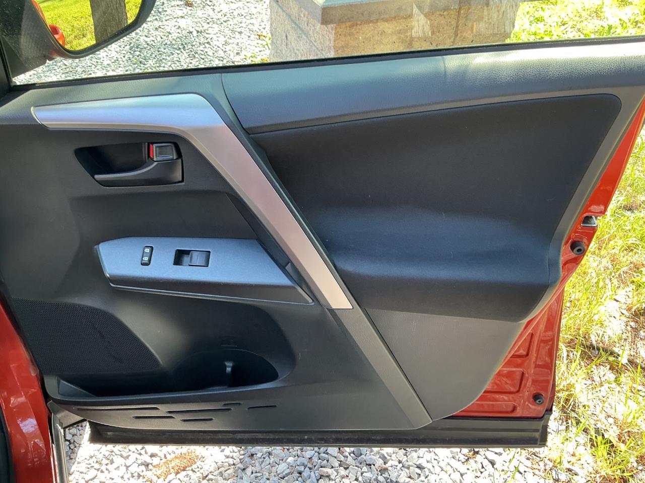 Toyota RAV4 AWD 4dr LE (Natl) 2016