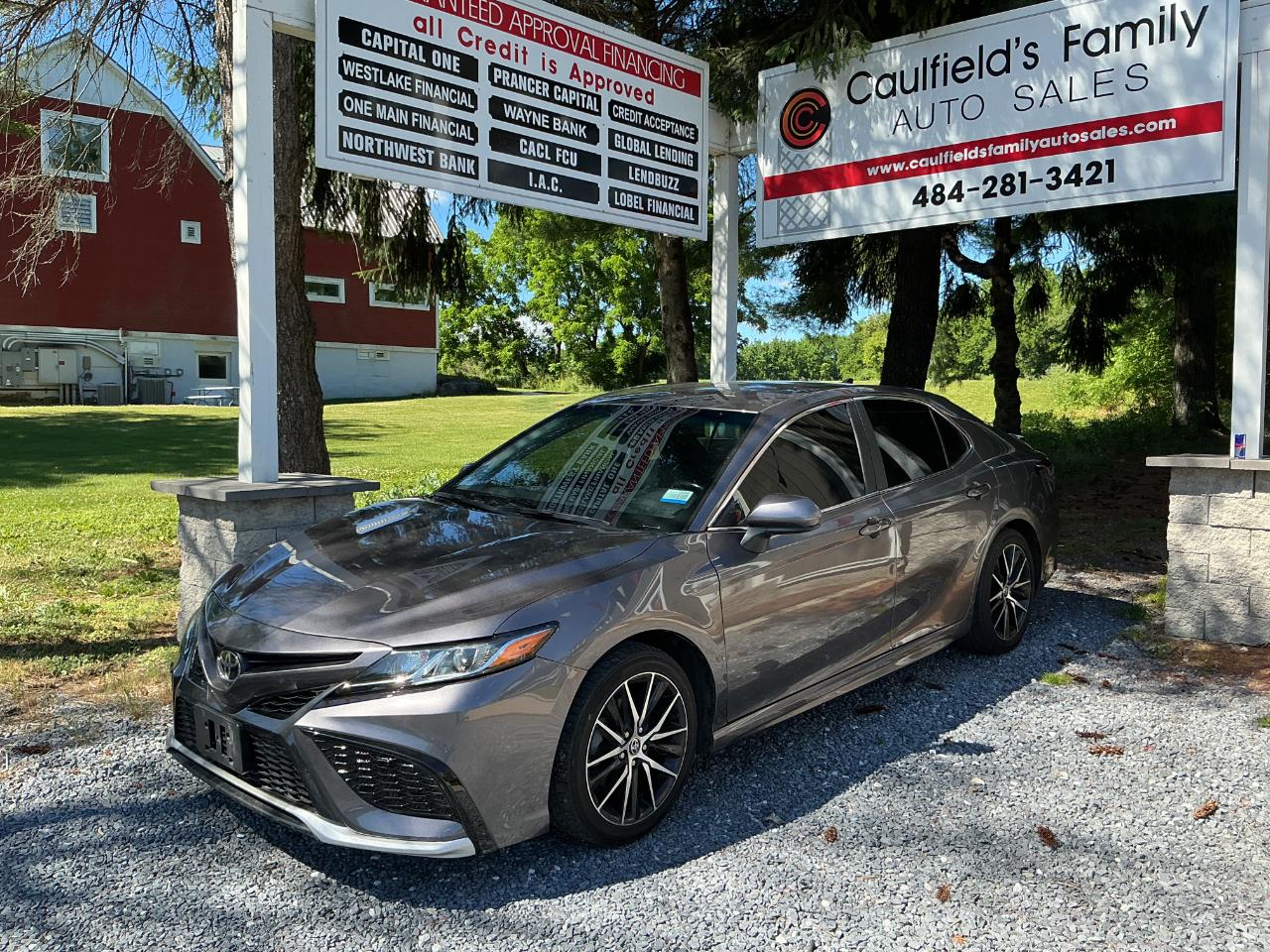 Toyota Camry SE 2021