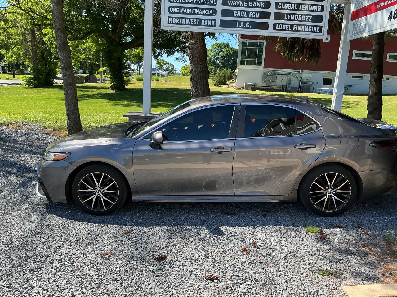 Toyota Camry SE 2021