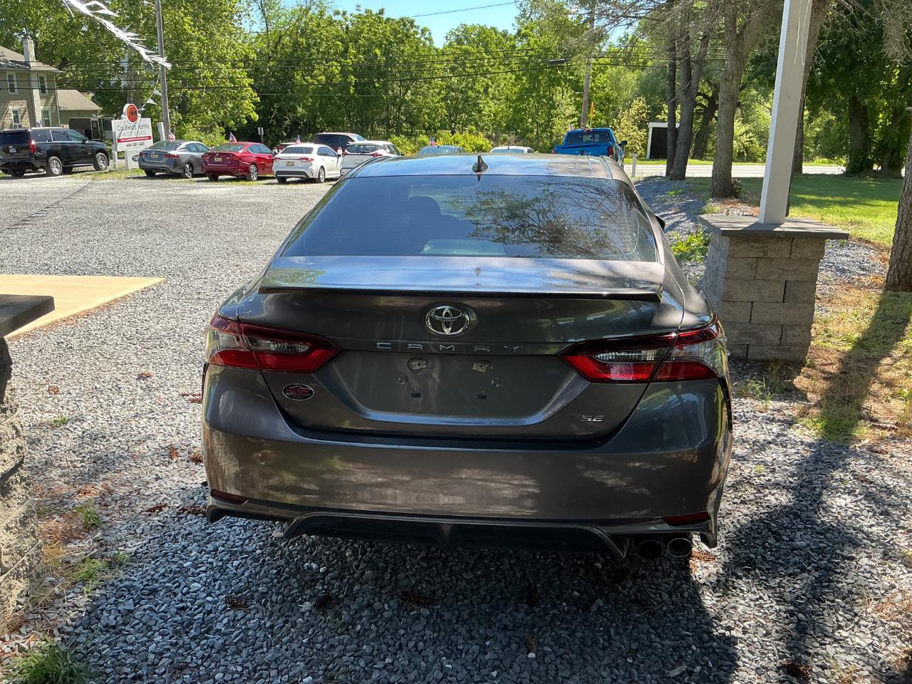 Toyota Camry SE 2021