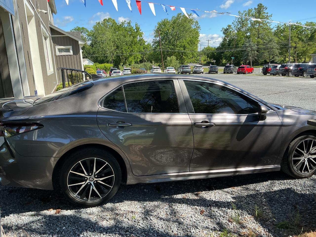 Toyota Camry SE 2021