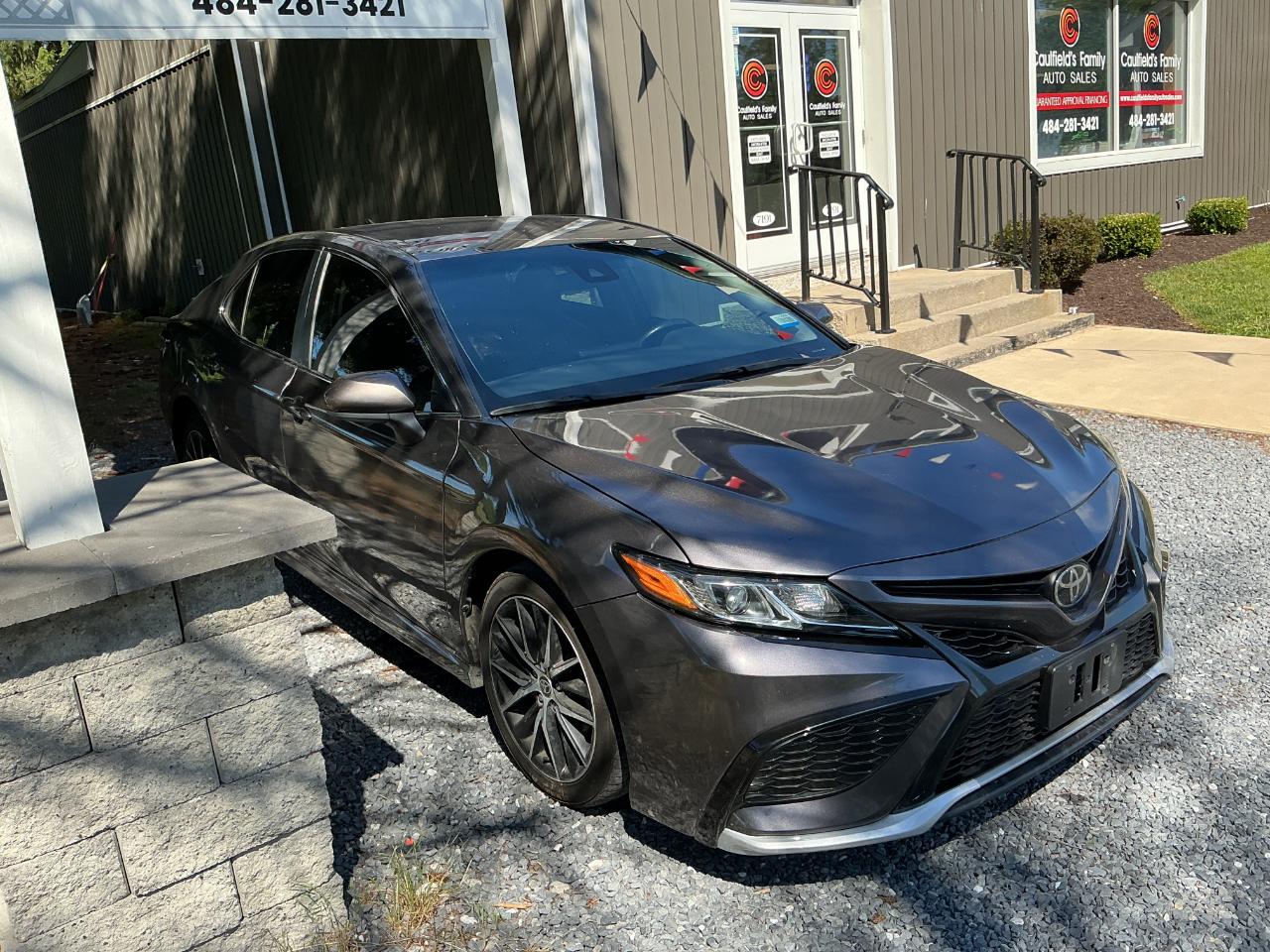 Toyota Camry SE 2021
